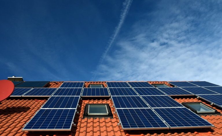 Zestaw solarny do przyczepy kempingowej - co nalezy wiedzieć?
