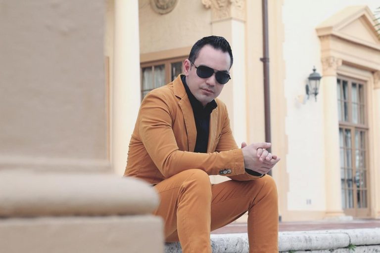 Przeszczep włosów a psychologia - jak zmienia się życie po odzyskaniu włosów?